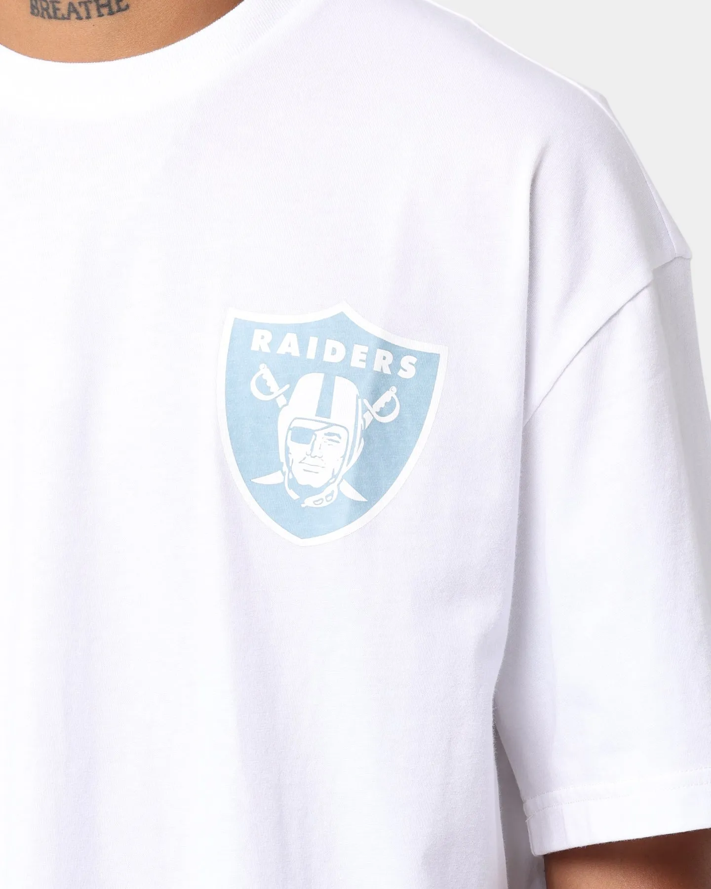 New Era Las Vegas Raiders UV Activated Oversized T-Shirt White